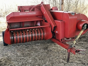 Balotiera Massey Ferguson MF 15-8