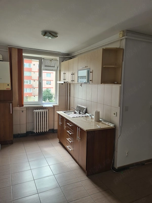 Inchiriez apartament doua camere, Precista