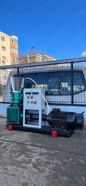 Vând granulator pentru peleți și furaje