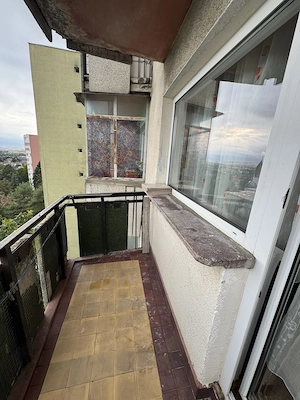 inchiriez apartament 3 camere renovat , electrocasnice zona piata dambu - imagine 6