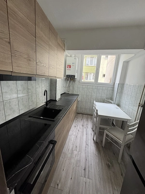 inchiriez apartament 3 camere renovat , electrocasnice zona piata dambu - imagine 9