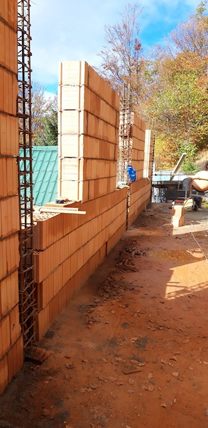 Execut lucrari interioare exterioare. 