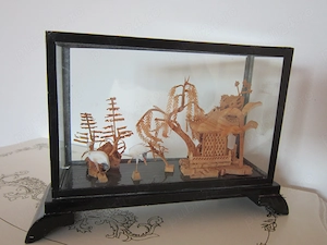 cadou rar Diorama cu pagoda templu cocori dreptunghiuara 1970 China