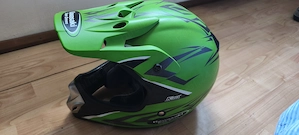 Vând casca enduro Kavasaki