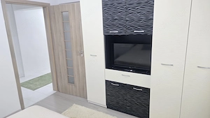 Inchiriez apartament 2 camere decomandat in Deva, Bld 22 Decembrie (Banca Transilvania), etaj 1, - imagine 16