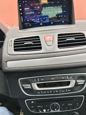 Vând Renault Megane 3, benzină 1.4. - imagine 2