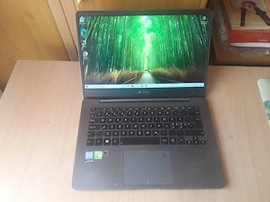 Asus i3 gen 7 Ultrabook Nvidia ddr4 ssd m2 13.3 full hd