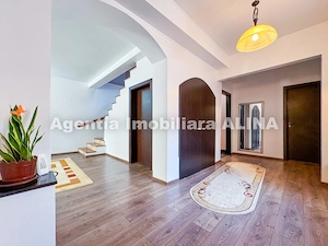 Casa 5 camere LA CHEIE in Orasul Simeria, zona ultracentrala, Jud. Hunedoara. 