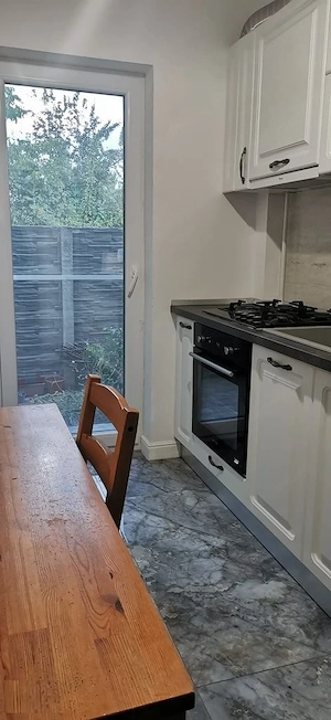 Aproape de Cuina. Gradina proprie trecuta pe CF. Bucatarie inchisa. - imagine 2