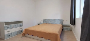 Aproape de Cuina. Gradina proprie trecuta pe CF. Bucatarie inchisa. - imagine 8