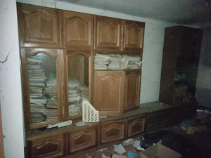 Vând URGENT dulapuri cu vitrina, fotoliu..in Oradea