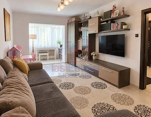 Apartament cu 3 camere decomandat, mobilat si utilat, de vanzare in zona Targu Cucu