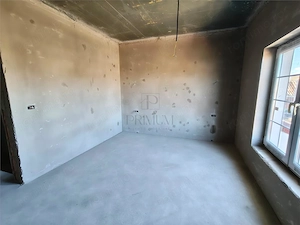 Duplex despartit prin C.T. - bucatarie inchisa - teren generos - imagine 4