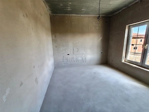 Duplex despartit prin C.T. - bucatarie inchisa - teren generos - imagine 8