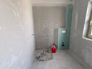 Duplex despartit prin C.T. - bucatarie inchisa - teren generos - imagine 9