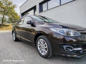 Vând Renault Megane 3,facelift, BOSE cu elemente cromate exterior, model rar,culoare deosebită - imagine 2
