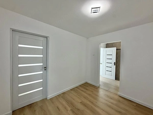 Apartament 2 camere, renovat complet, etaj 9/10, zona Dambovita  - imagine 8