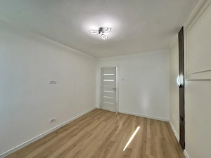Apartament 2 camere, renovat complet, etaj 9/10, zona Dambovita  - imagine 9