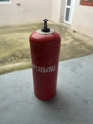 3 butelii de 50 l și centralina pentru 2 butelii 