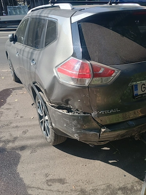Vând Nissan xtrail T32 diesel an 2017 avariat - imagine 3