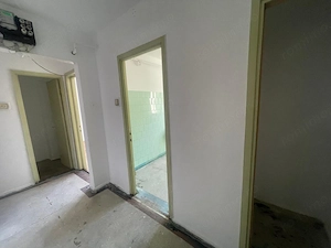 Apartament cu 3 camere, suprafata generoasa, etaj 2/4, zona Valea Rosie - imagine 6