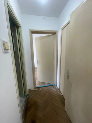 Apartament cu 3 camere, suprafata generoasa, etaj 2/4, zona Valea Rosie - imagine 9