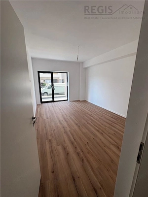 Apartament de vanzare cu 3 camere Tractorul - imagine 2