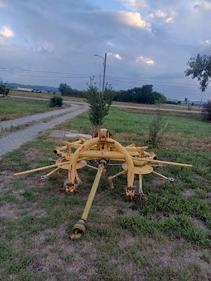 Greblă de împrăștiat fân împrăștietoare marca KUHN   - imagine 2