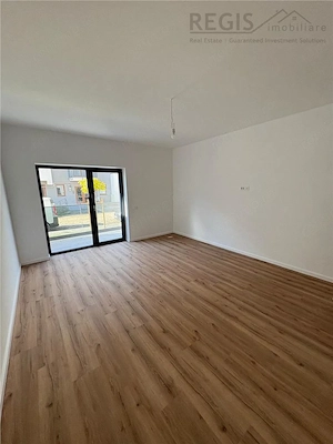 Apartament de vanzare 2 camere in Tractorul - imagine 1