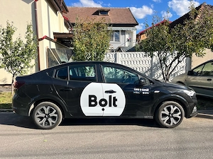 Închiriez logan pentru Bolt 