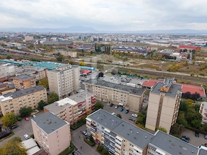 TRIAJ - Coresi | 3 camere +2 bai | 70 mp utili NERENOVAT | decomandat - imagine 11