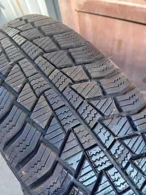 Vand 4 anvelope iarna calitate super, SH 175/65/14 Peugeot  !