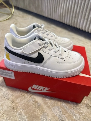 tenesi nike