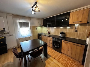Apartamen trei camere decomandat Vulcan