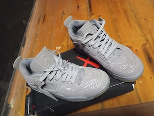 Jordani 4 x kaws 