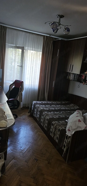 Vand apartament spatios 3 camere in Oradea, Rogerius - imagine 2