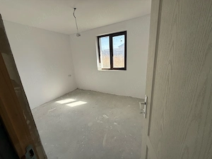 Casa individuala , 4 camere, garaj, terasa curte 500 mp, Sura Mare - imagine 6