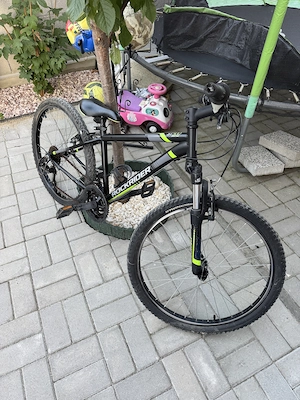 Vând Vând bicicletă băieți cu roți de 24 inch sau schimb cu bicicleta de fetițe