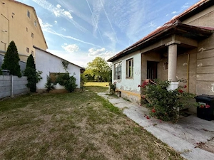 Casă cu teren,cu potențial deosebit,zona semicentrală Satu Mare,teren generos 9 ari și casă - imagine 4