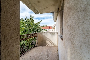 Apartament decomandat, 2 camere, Alfa, la 2 pași de stația de tramvai - imagine 3