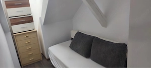 De inchiriat apartament 2 camere + mansarda noua, central - Cisnadie - imagine 3