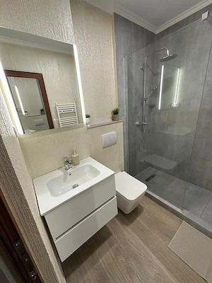 Inchiriez apartament modern, totul nou , prima inchiriere  - imagine 6