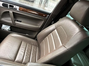 URGENT! Vând Volkswagen Touareg 4x4 motor 3.0 D 2008  cutie automată perne aer înmatriculata Ro  - imagine 4