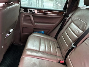 URGENT! Vând Volkswagen Touareg 4x4 motor 3.0 D 2008  cutie automată perne aer înmatriculata Ro  - imagine 5