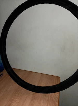 Vind un cauciuc de bicicleta.