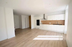 Apartament cu 3 camere de închiriat