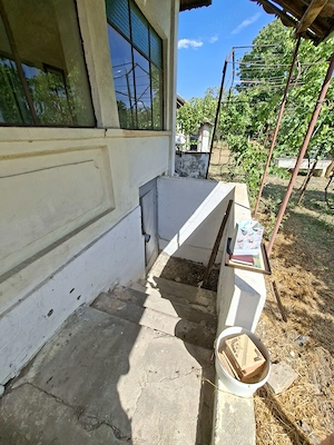Vand casa în comuna Rogova (25km de Severin) având suprafața de 1140mp - imagine 7