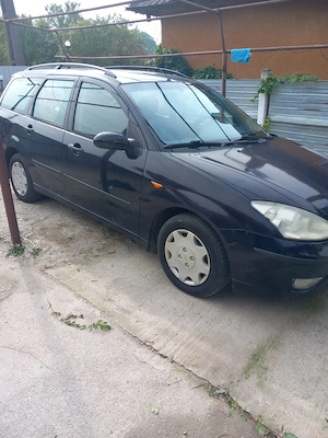 Vînd autoturizm Ford Focus motor 1.6 benzină an fabricație 2004  preț 4000 lei ușor negociabil