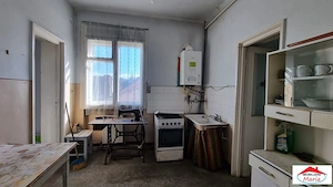 Apartament 3 camere etaj 1 zona centrala - imagine 4