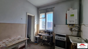 Apartament 3 camere etaj 1 zona centrala - imagine 8